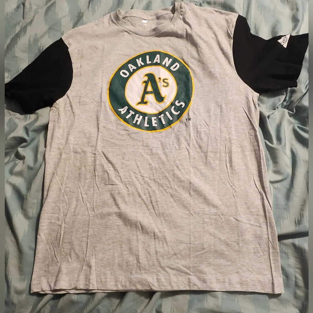 MLB Oakland Athletics COORS LIGHT BEER T-SHIRT  Men's Size Large‎
